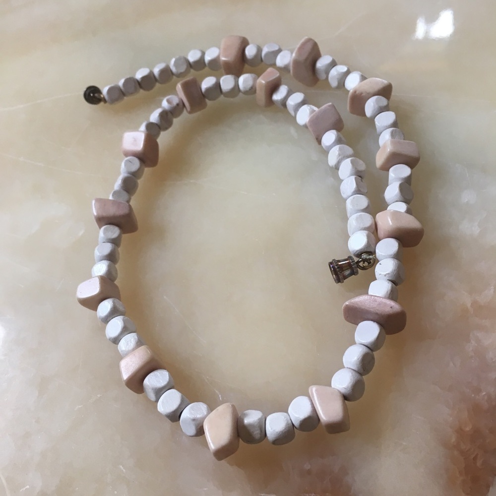 🎈Sale 🎈2 for $10 beaded necklace beige tan barrel clasp great for stacking